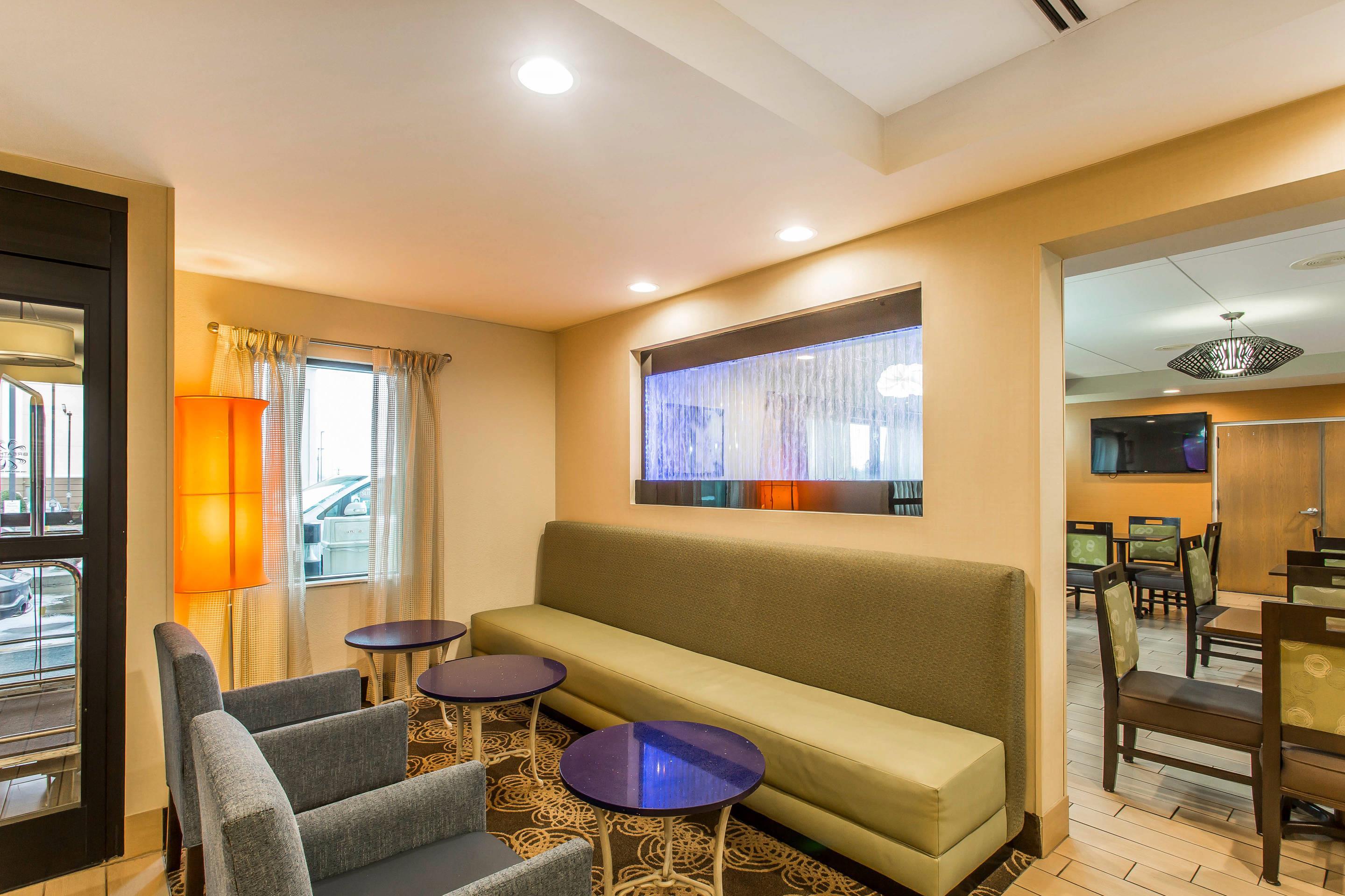 Lobby with sitting area | Comfort Inn & Suites Cookeville