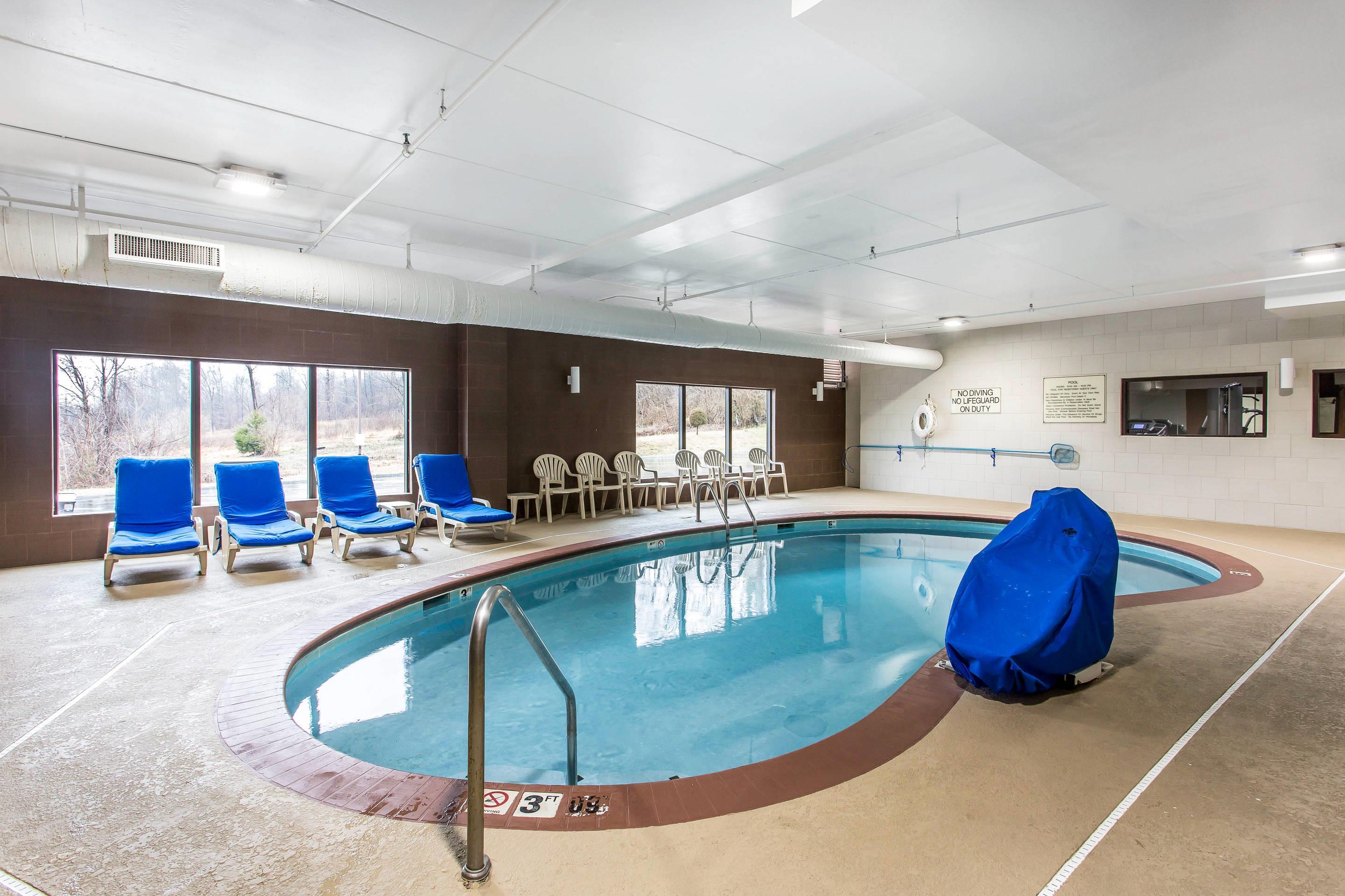 Indoor pool | Comfort Inn & Suites Cookeville