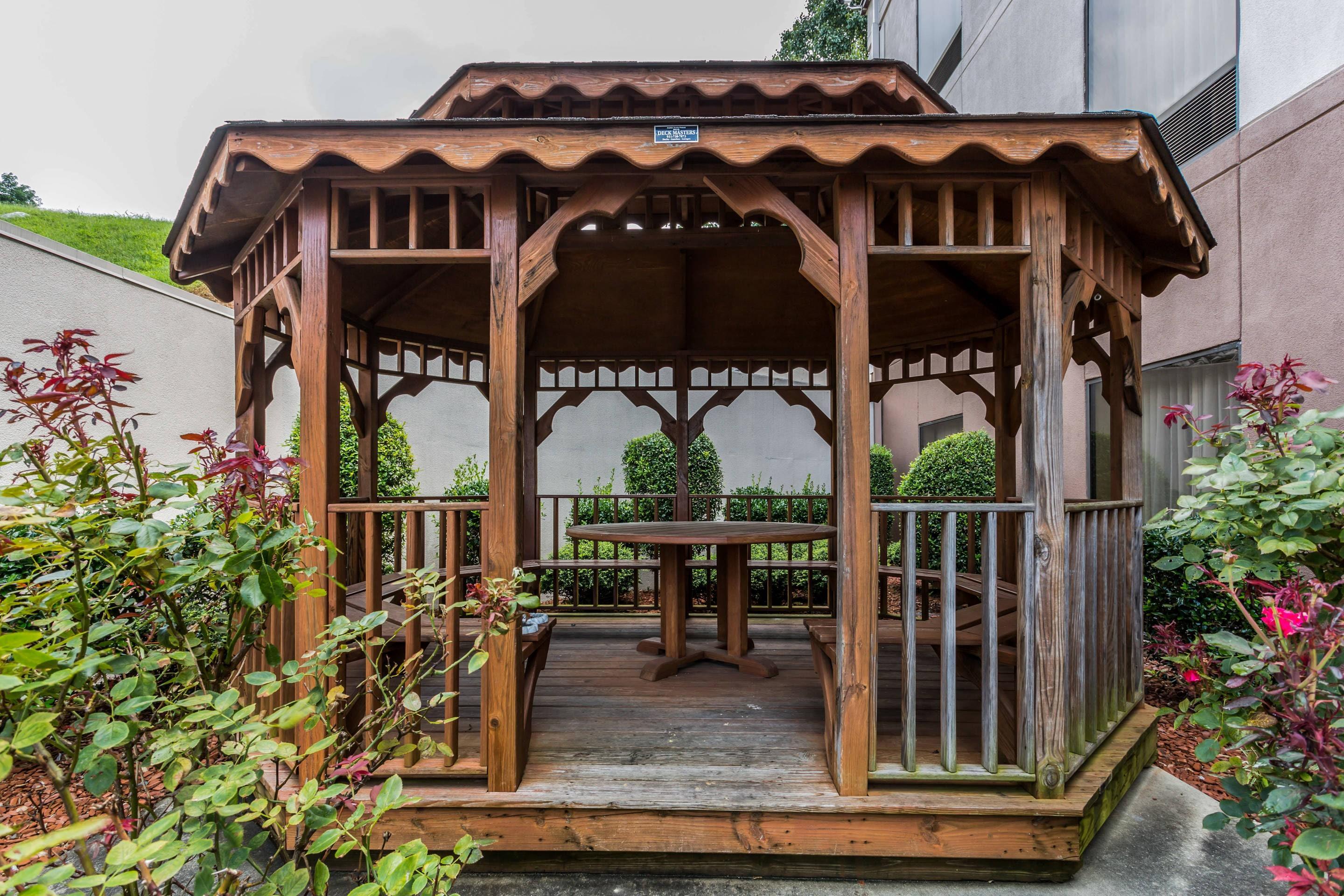 Hotel gazebo | Comfort Inn & Suites Cookeville