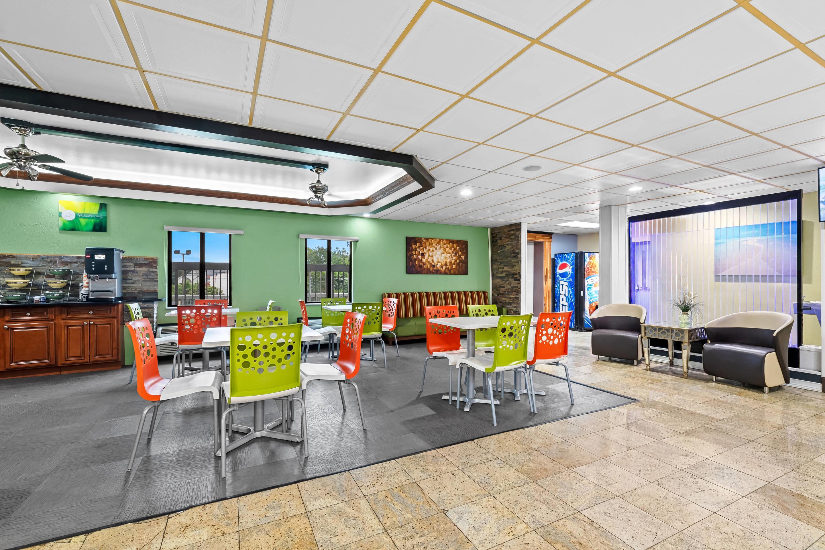 Breakfast area | Quality Inn Hixson - Chattanooga