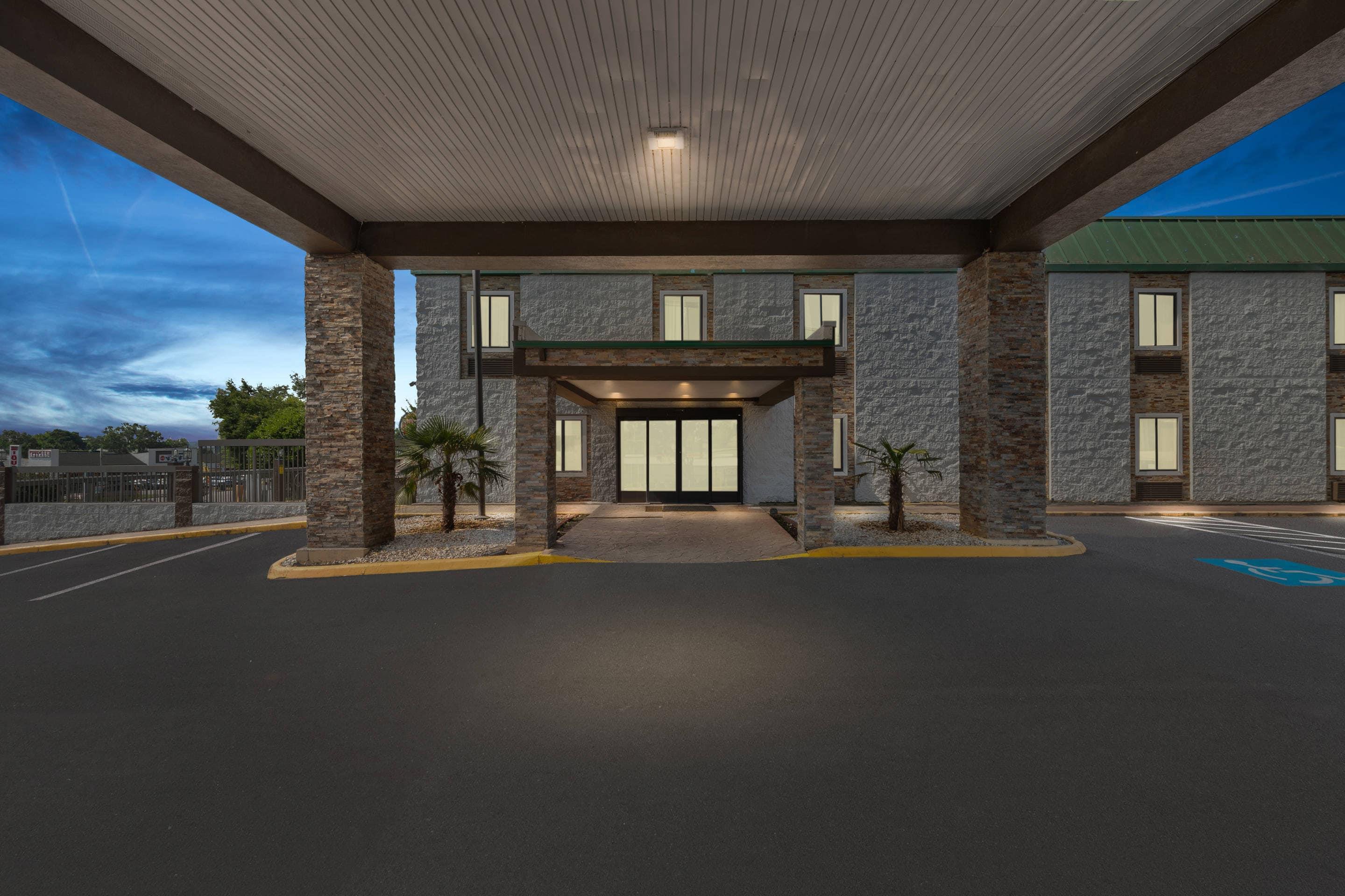Twilight | Quality Inn Hixson - Chattanooga