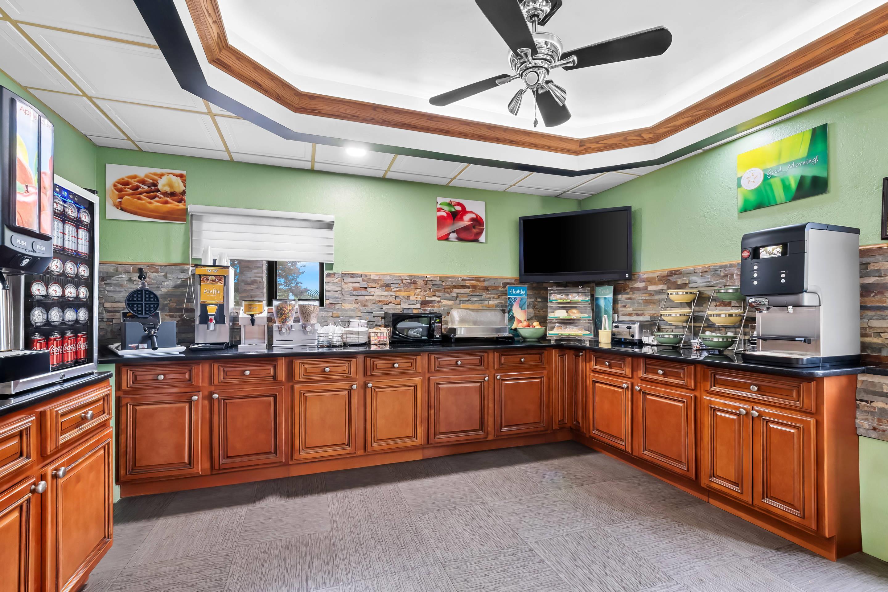 Breakfast area | Quality Inn Hixson - Chattanooga