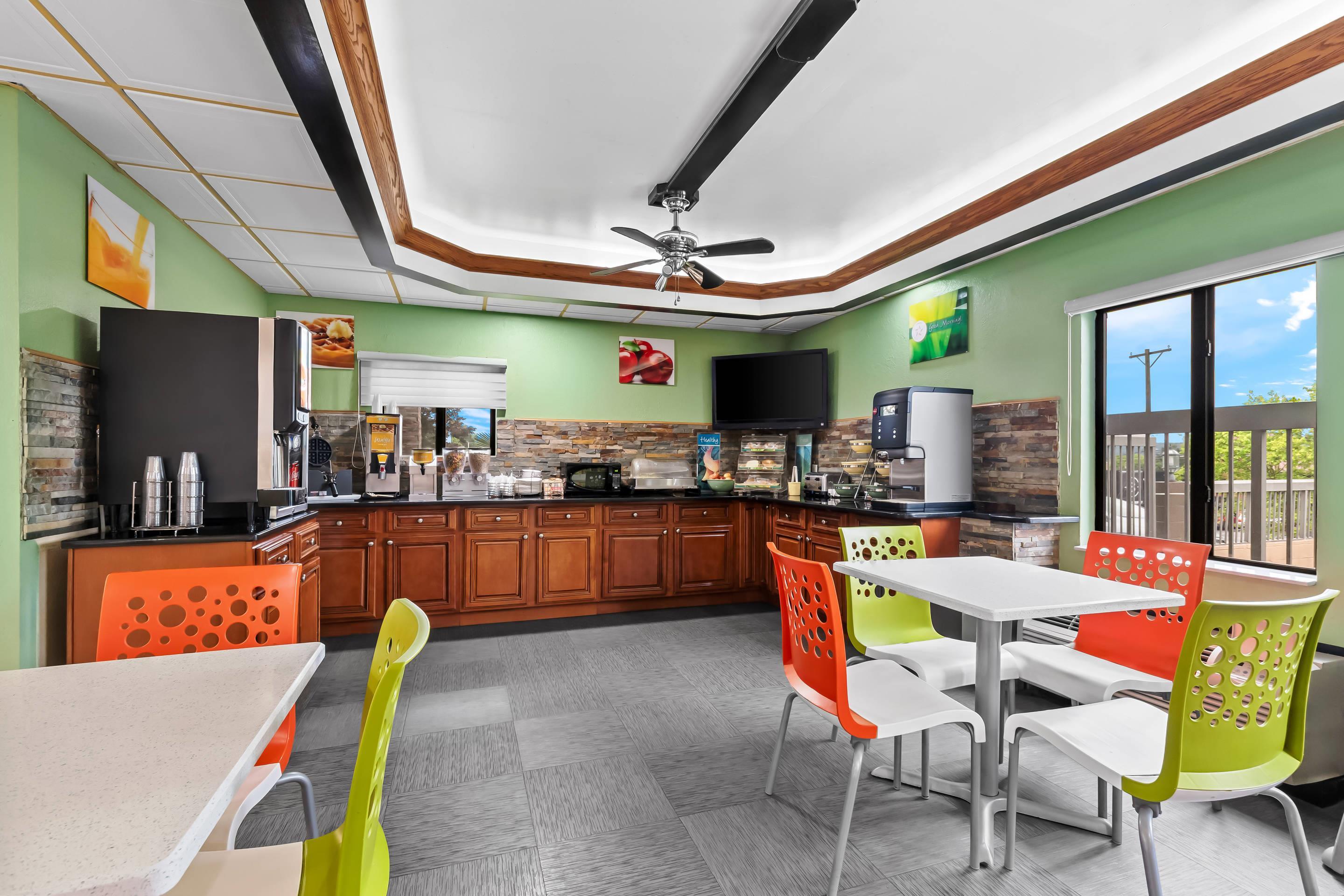 Breakfast area | Quality Inn Hixson - Chattanooga