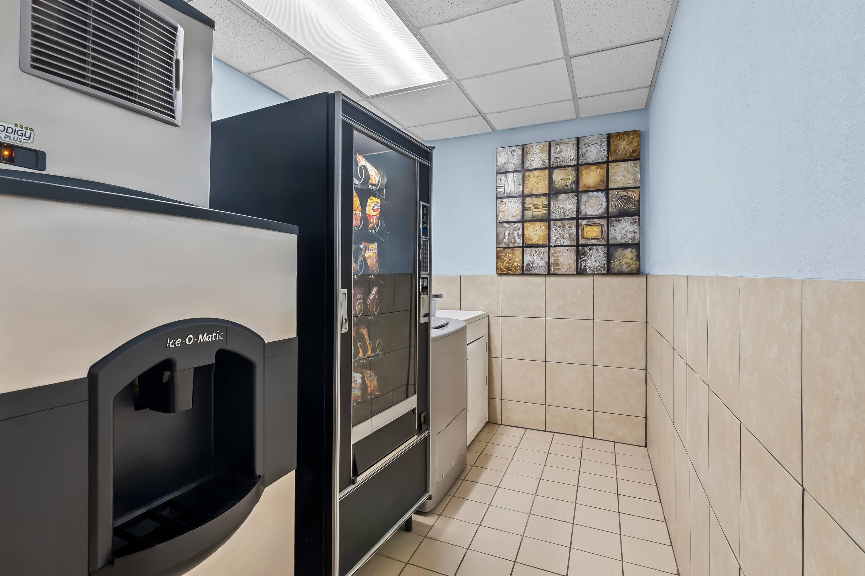 Hotel vending area | Quality Inn Hixson - Chattanooga