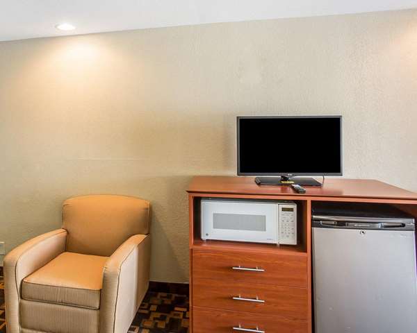 Suite - Quality Inn & Suites Mt Juliet - I-40, Exit 226 & 226A