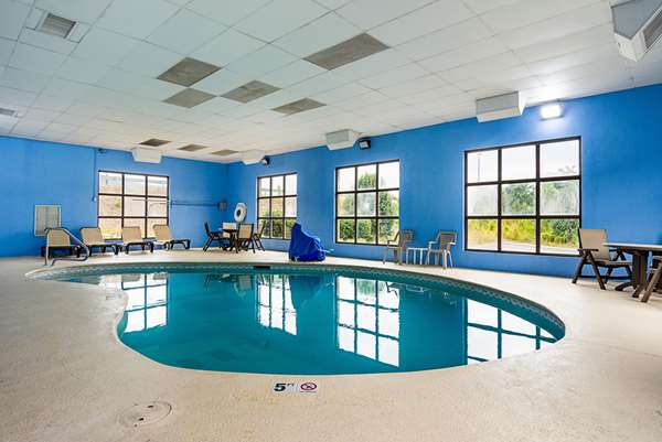 Pool - Quality Inn & Suites Chattanooga - I-24, Exit 174
