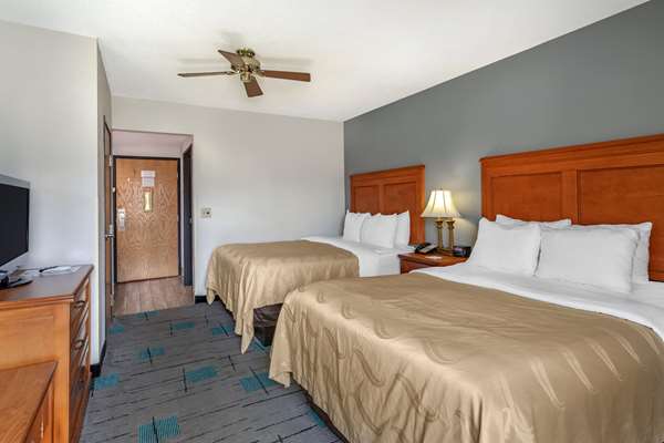 Suite - Quality Inn & Suites Chattanooga - I-24, Exit 174