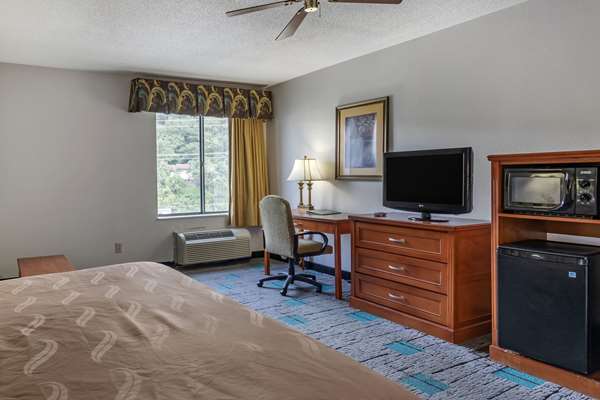 Suite - Quality Inn & Suites Chattanooga - I-24, Exit 174