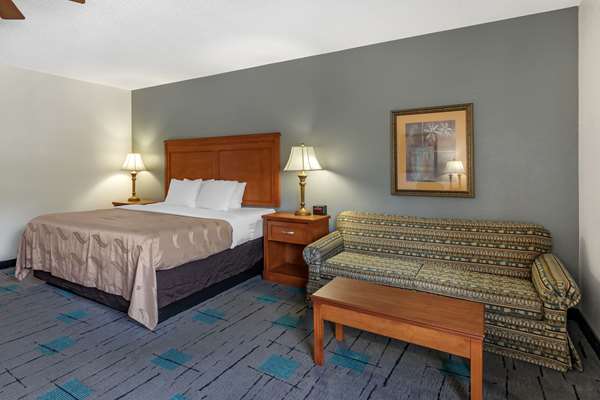 Suite - Quality Inn & Suites Chattanooga - I-24, Exit 174