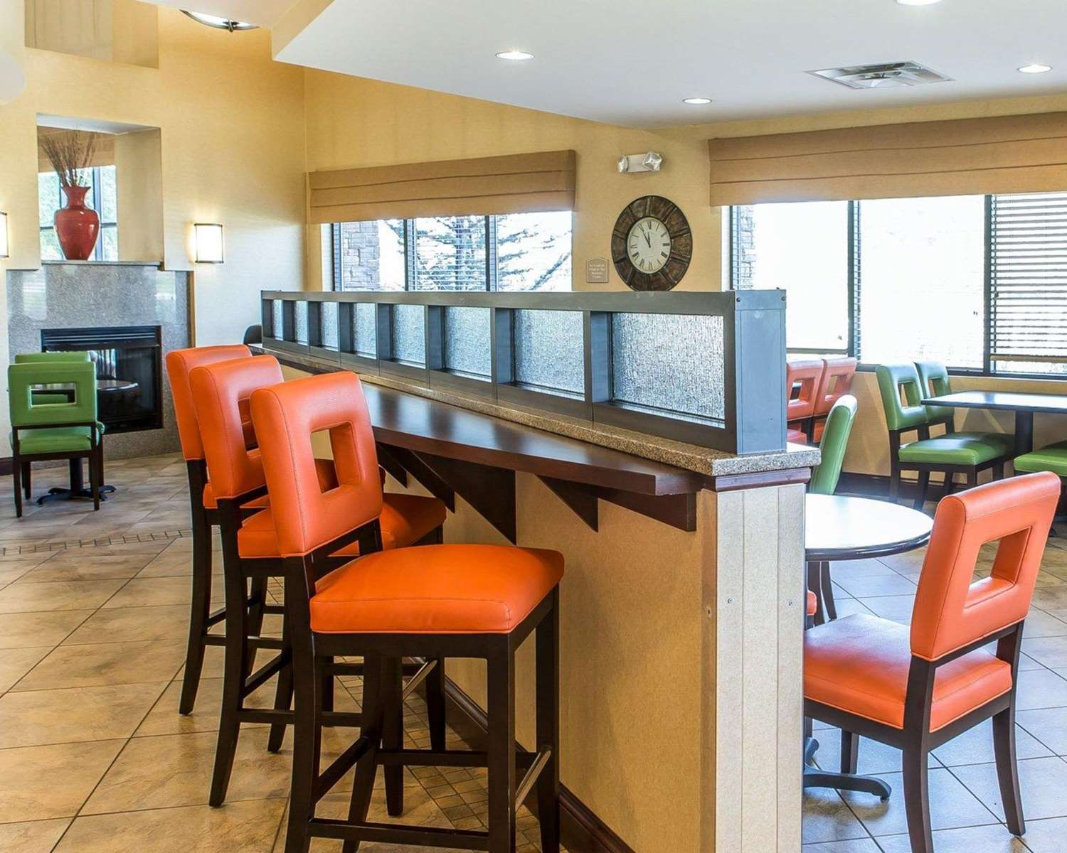 Comfort Suites Kodak, TN See Discounts