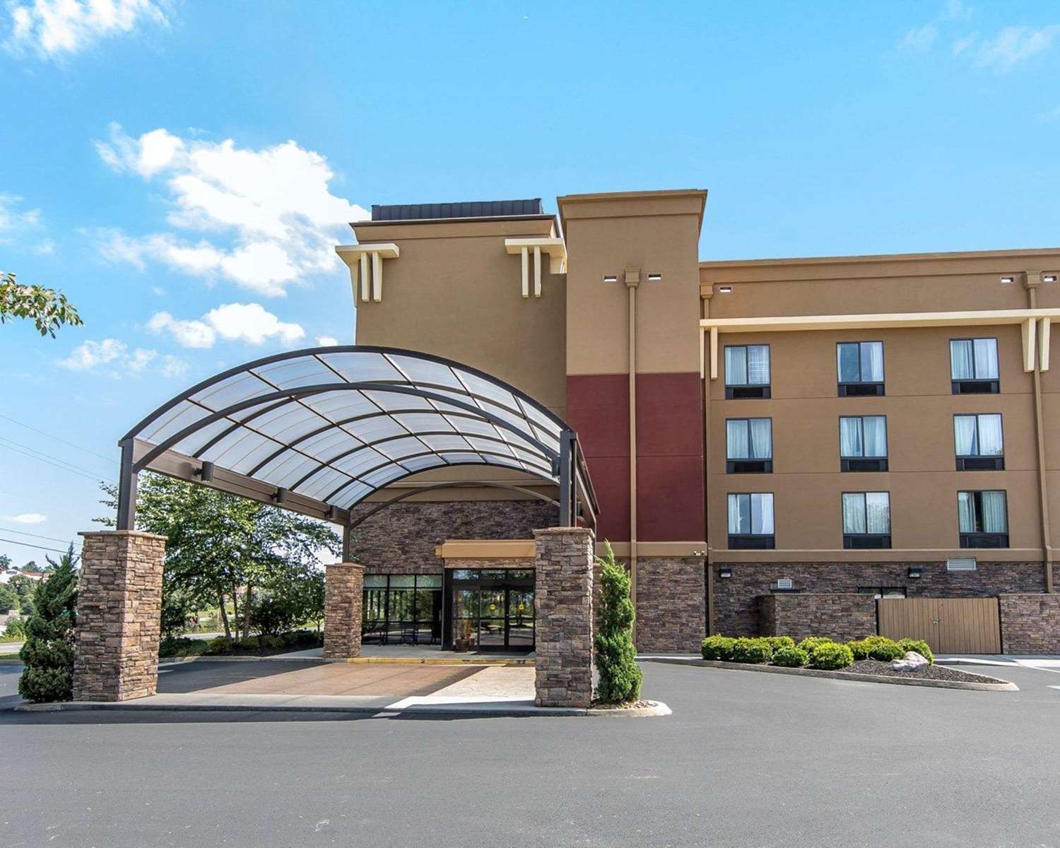 Comfort Suites Kodak, TN See Discounts
