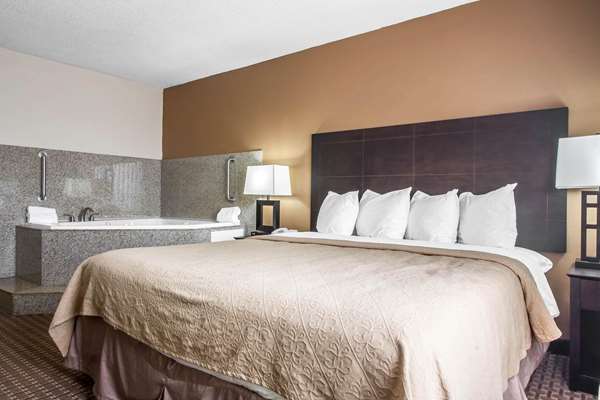  - Quality Inn Jackson - I-40, Exit 80