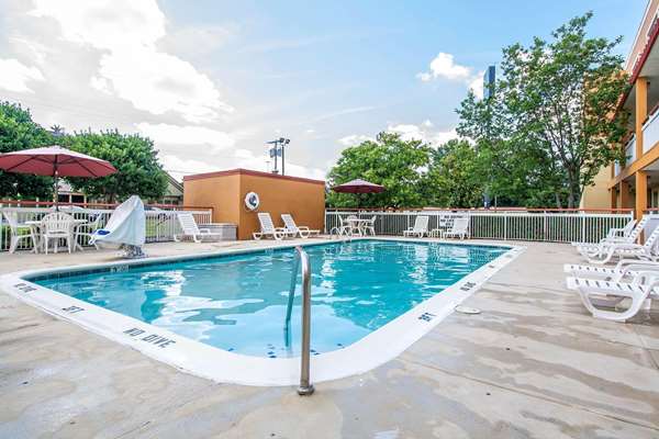 Pool - Quality Inn Jackson - I-40, Exit 80
