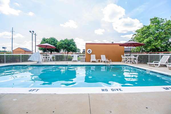 Pool - Quality Inn Jackson - I-40, Exit 80