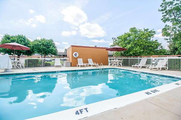 Pool - Quality Inn Jackson - I-40, Exit 80