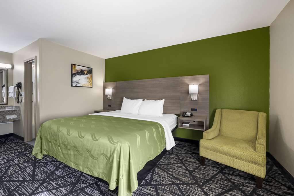 QUALITY INN-guestroom-Guest Room,On-Site.jpg