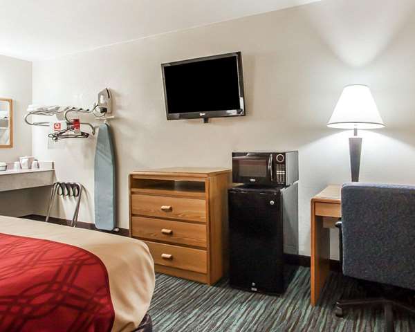  - Econo Lodge Inn & Suites Jackson - I-40, Exit 80