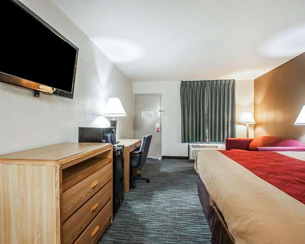  - Econo Lodge Inn & Suites Jackson - I-40, Exit 80