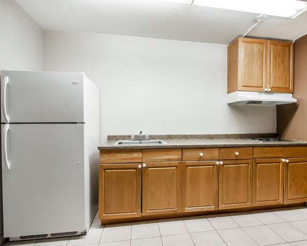 Suite - Econo Lodge Inn & Suites Jackson - I-40, Exit 80