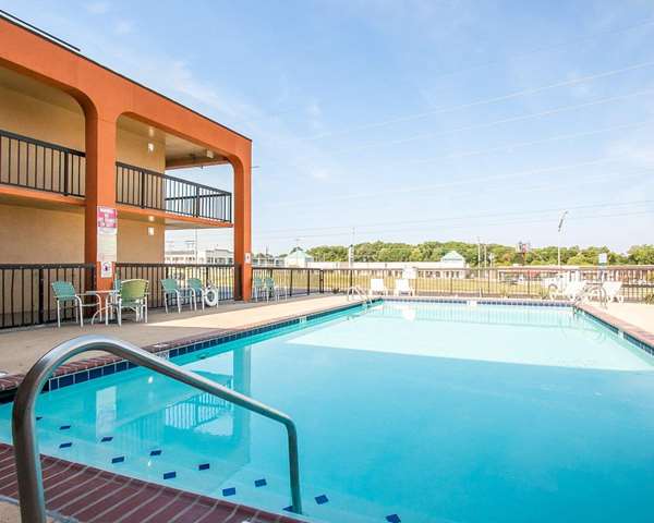 Pool - Econo Lodge Inn & Suites Jackson - I-40, Exit 80
