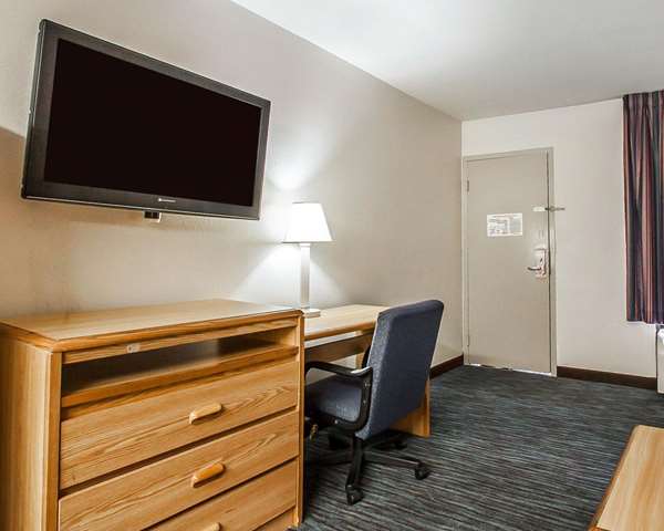 Suite - Econo Lodge Inn & Suites Jackson - I-40, Exit 80