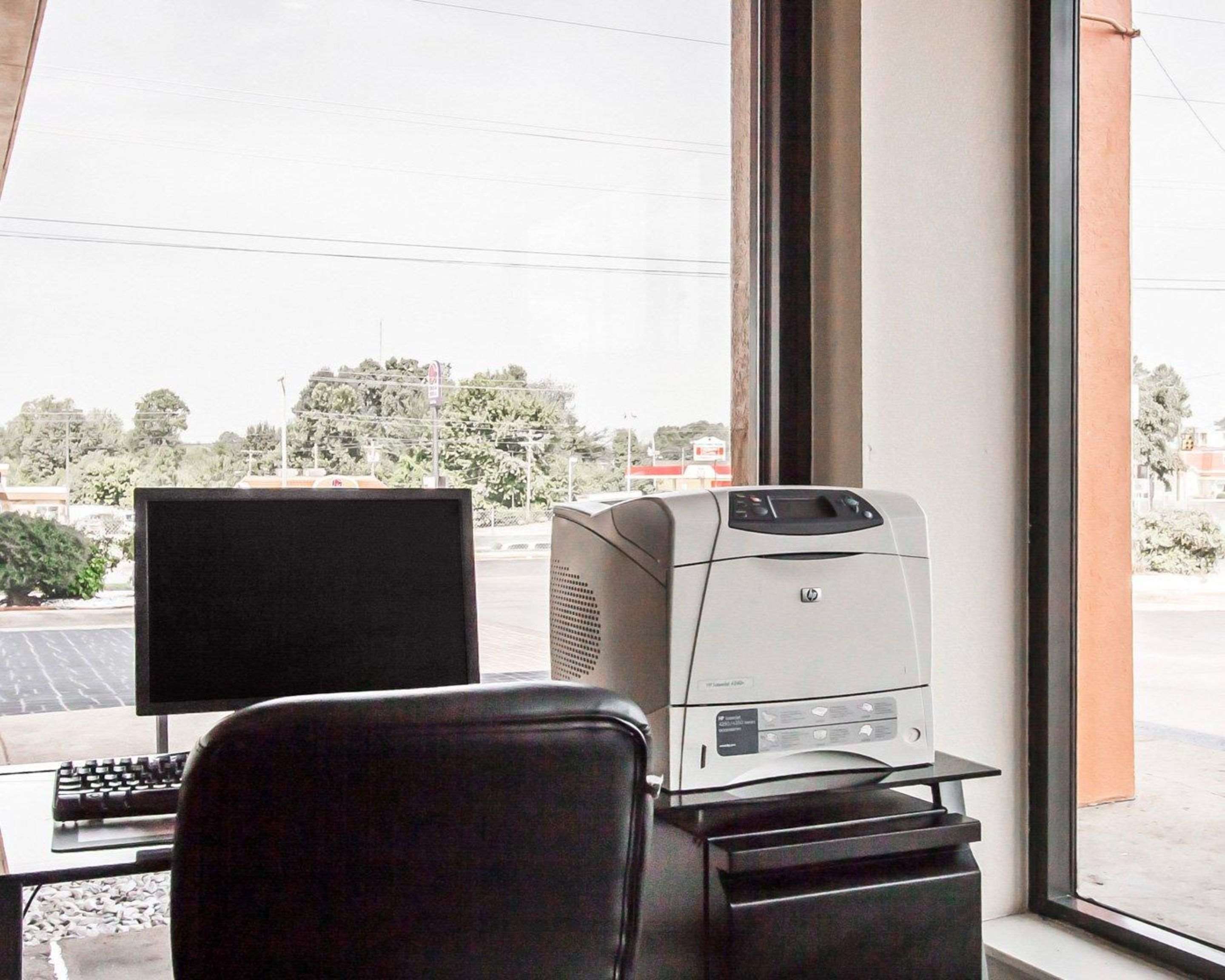 Business center with free wireless Internet access | Econo Lodge Inn and Suites - Jackson