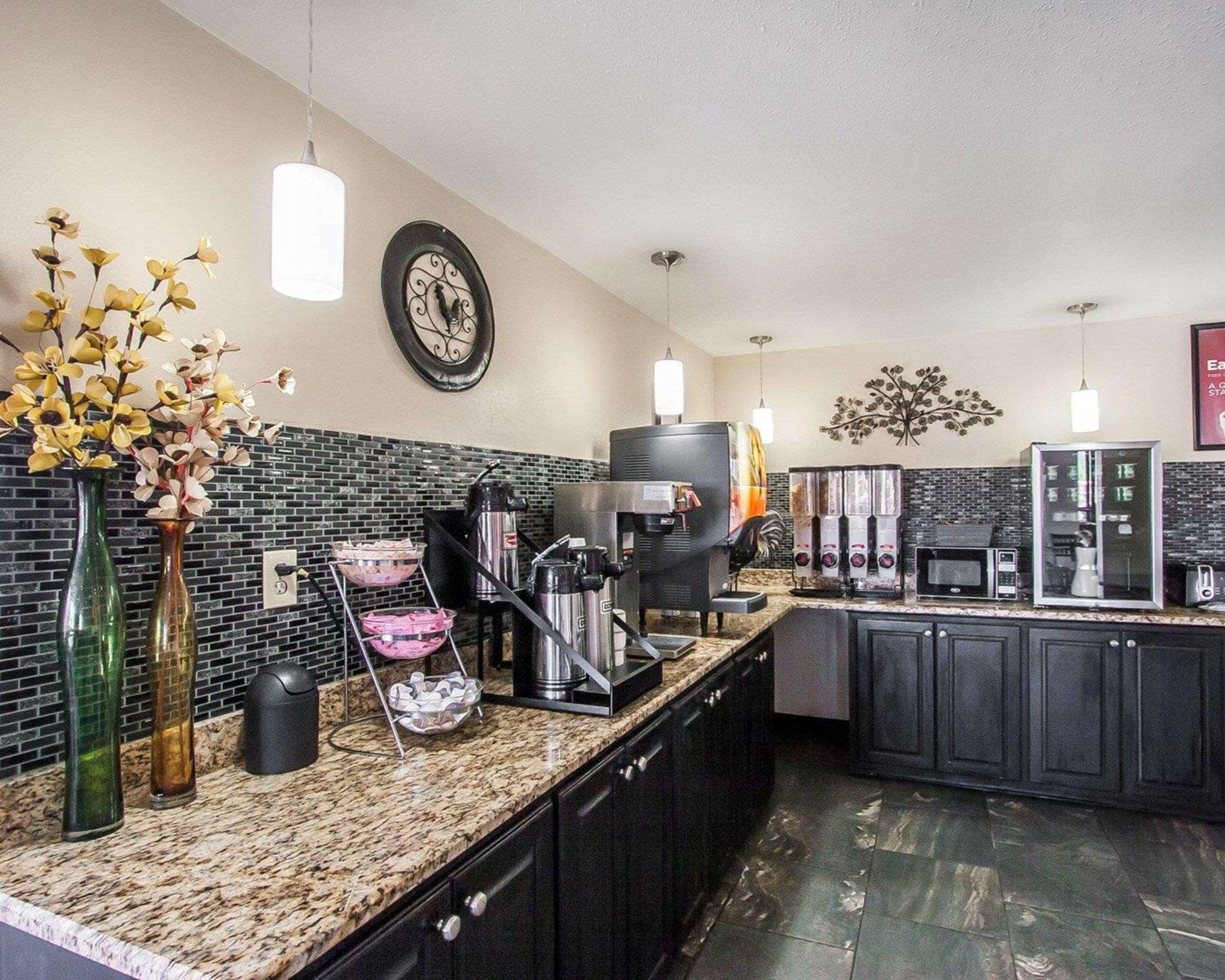 Free hot breakfast | Econo Lodge Inn and Suites - Jackson