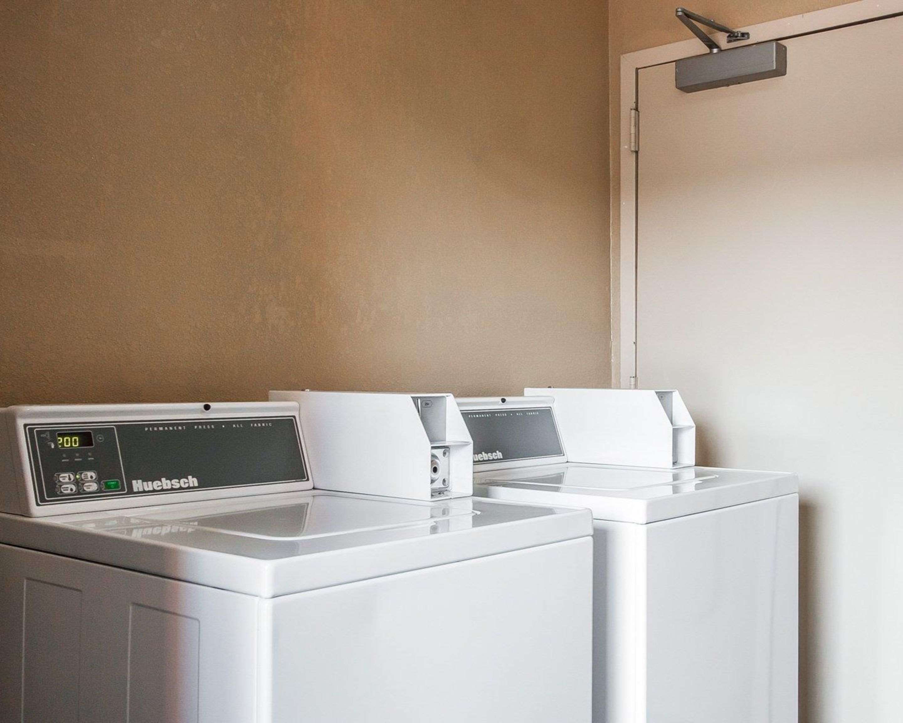 Guest laundry facilities | Econo Lodge Inn and Suites - Jackson