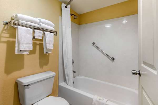  - Quality Inn Lebanon - I-40, Exit 238