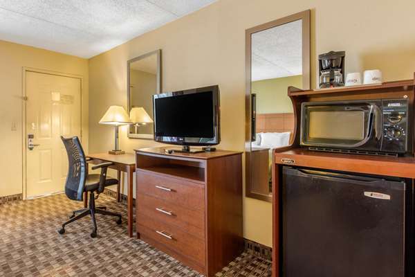 Suite - Quality Inn Lebanon - I-40, Exit 238