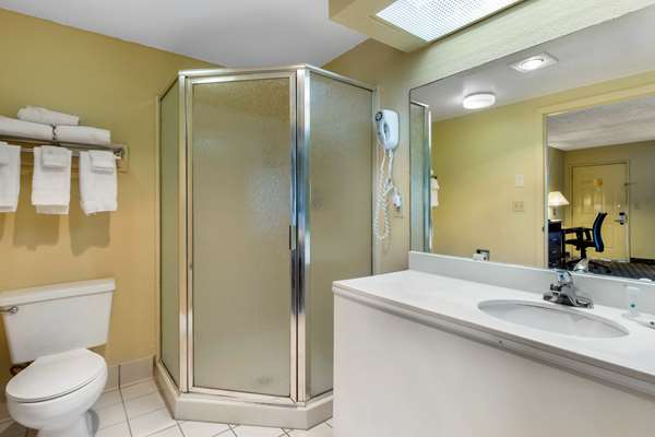 Suite - Quality Inn Lebanon - I-40, Exit 238