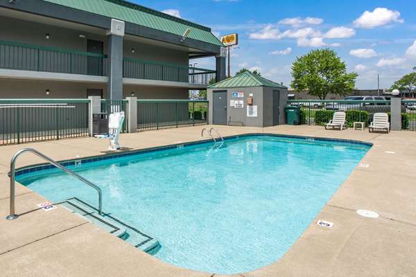 Pool - Quality Inn Lebanon - I-40, Exit 238