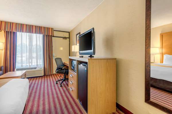  - Quality Inn Wilma Rudolph Blvd Clarksville - I-24, Exit 4