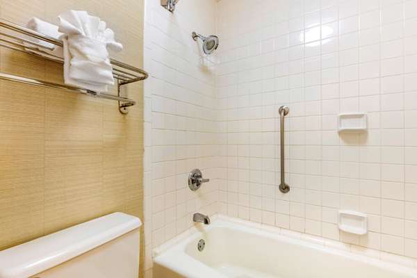  - Quality Inn Wilma Rudolph Blvd Clarksville - I-24, Exit 4