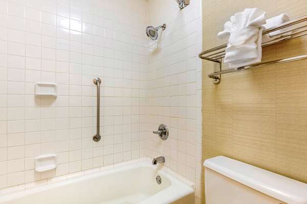  - Quality Inn Wilma Rudolph Blvd Clarksville - I-24, Exit 4