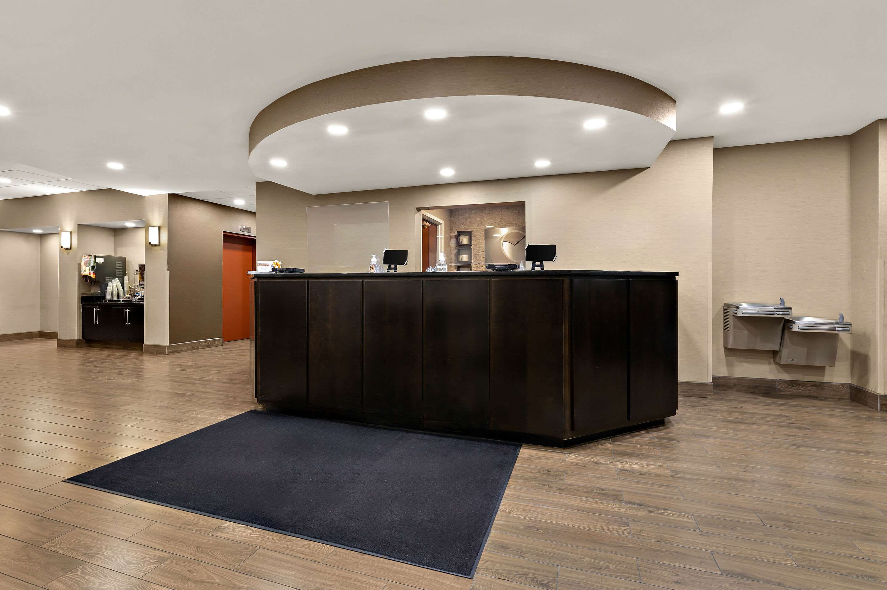 Front desk | Comfort Suites Nashville