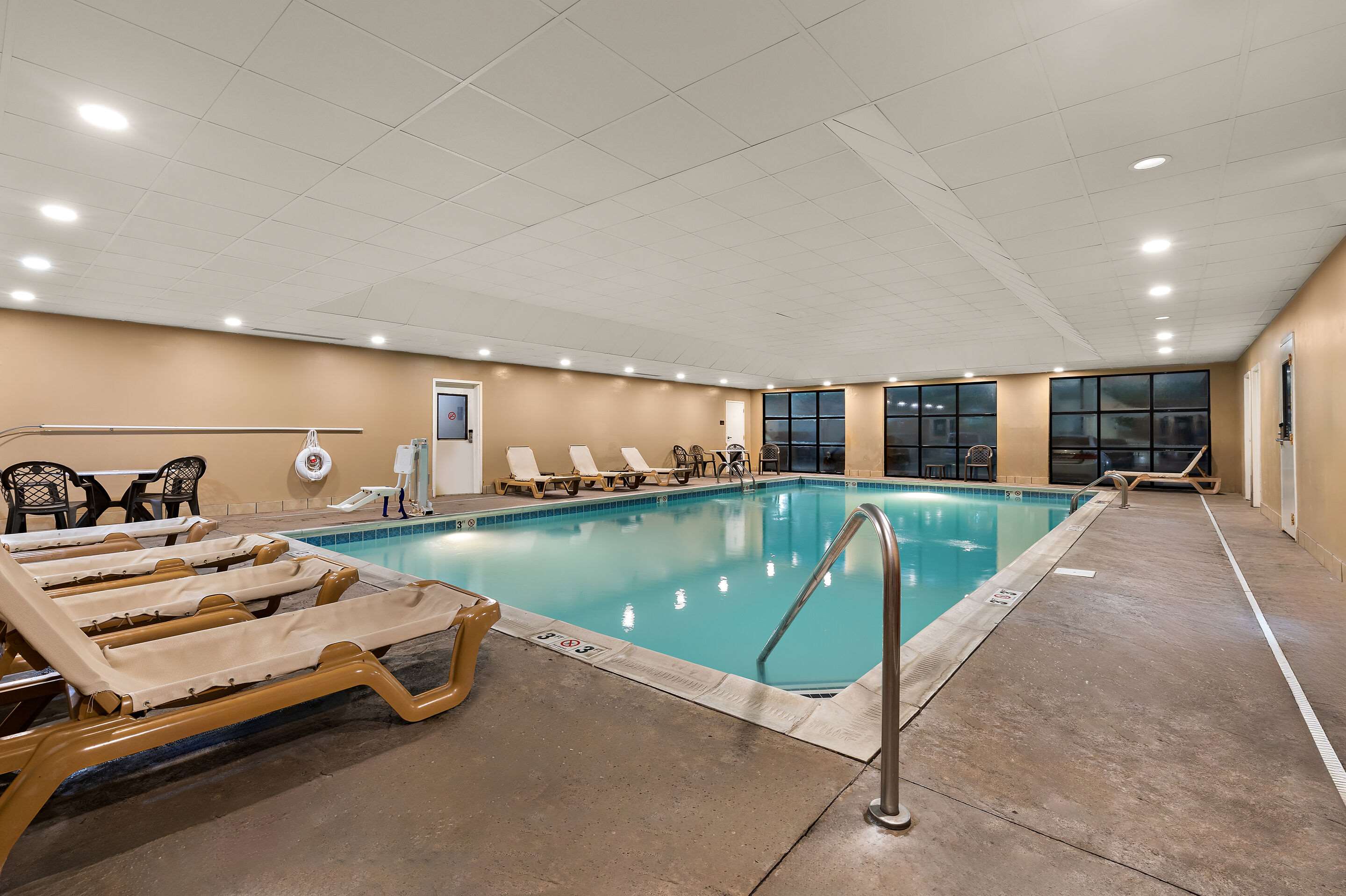 Indoor pool | Comfort Suites Nashville