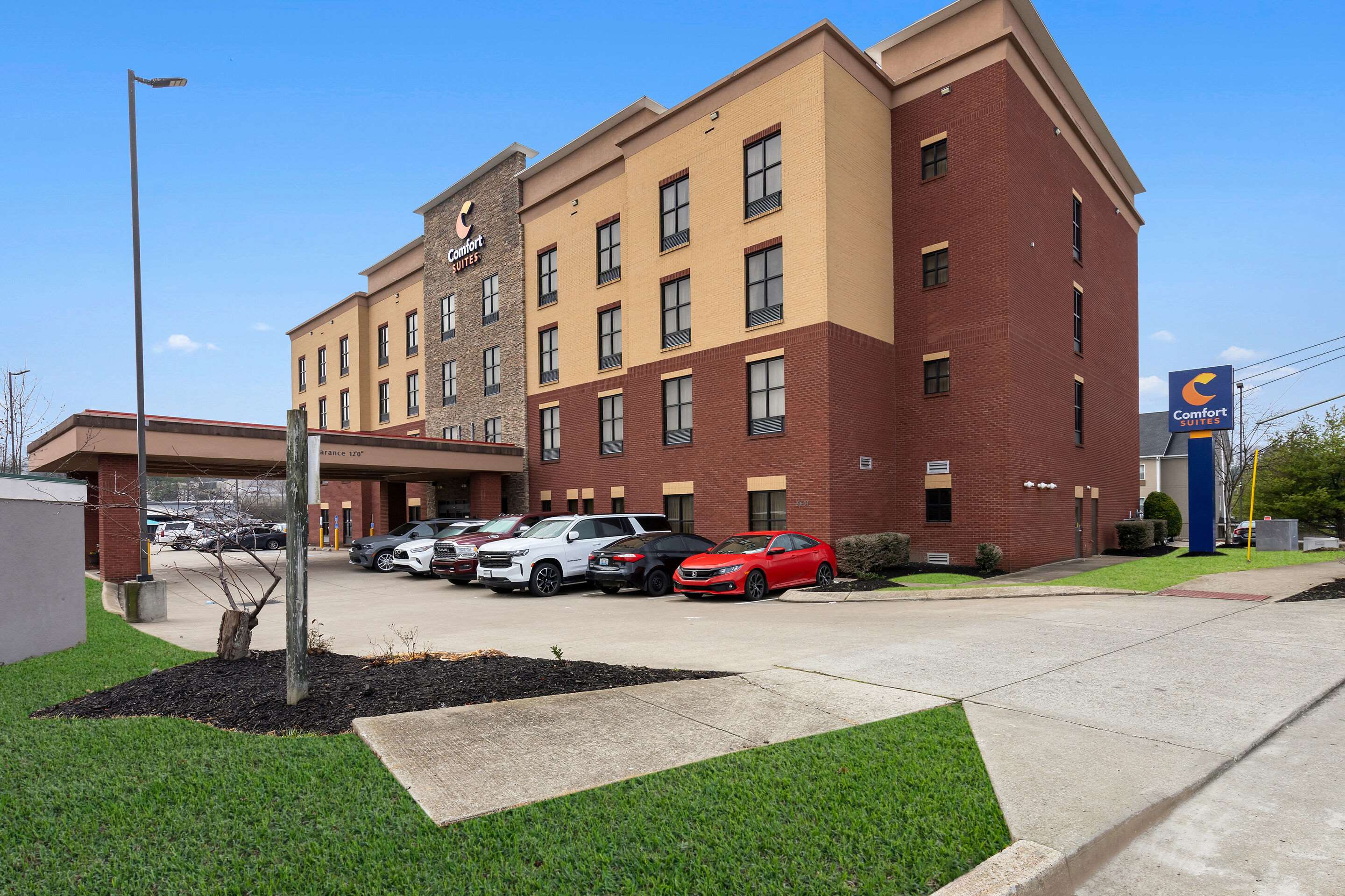 Hotel exterior | Comfort Suites Nashville