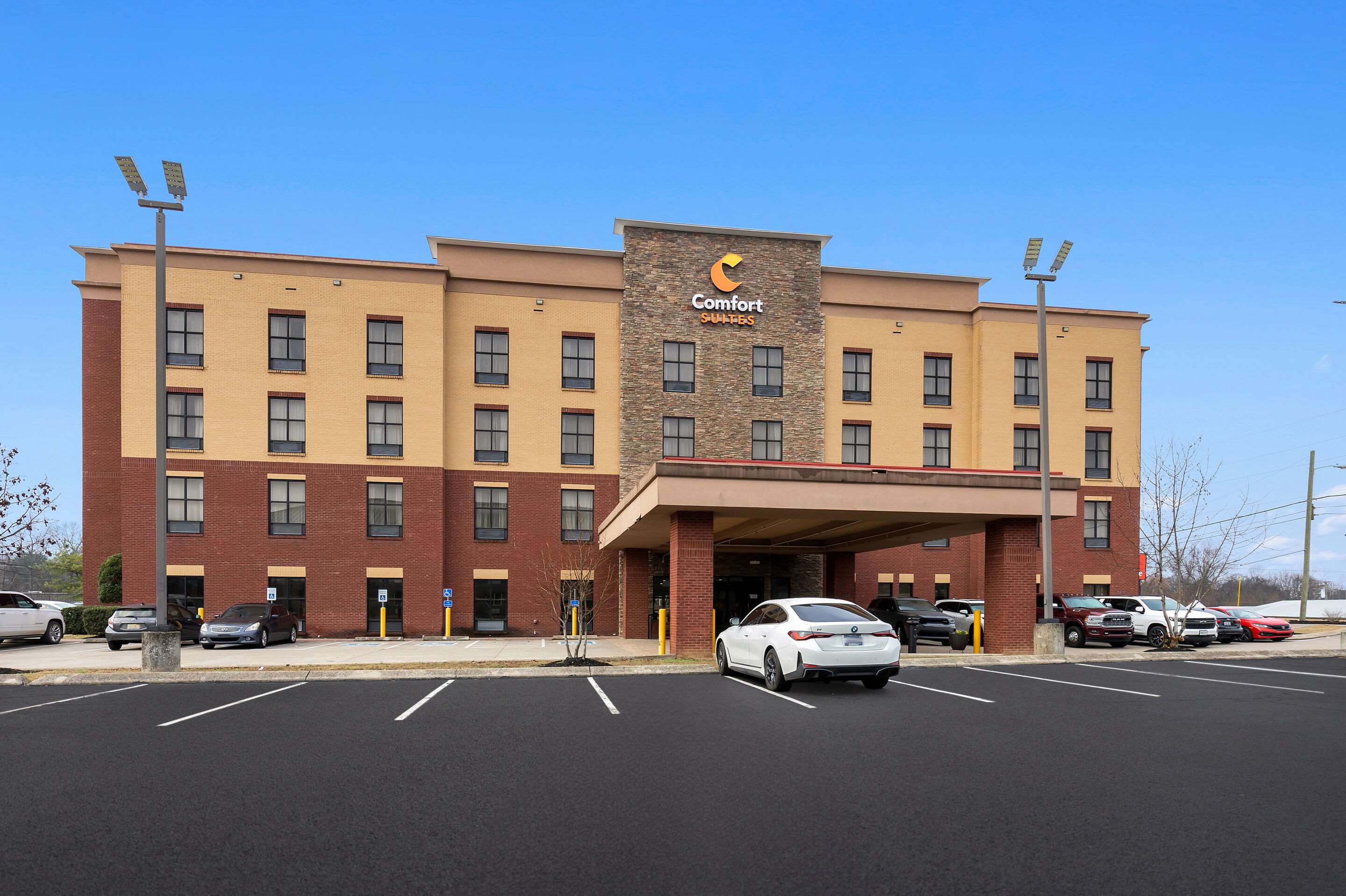 Hotel exterior | Comfort Suites Nashville