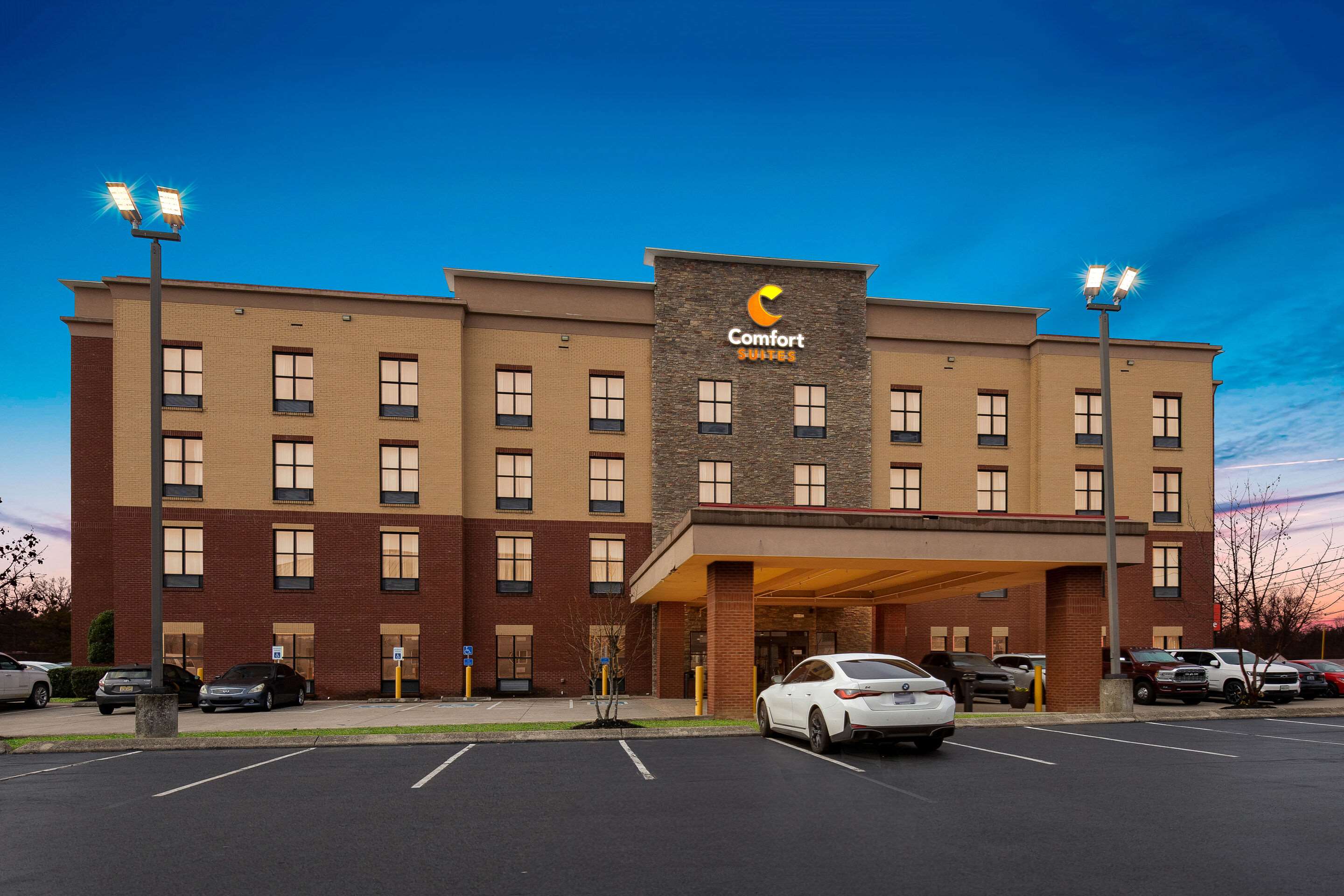 Twilight | Comfort Suites Nashville