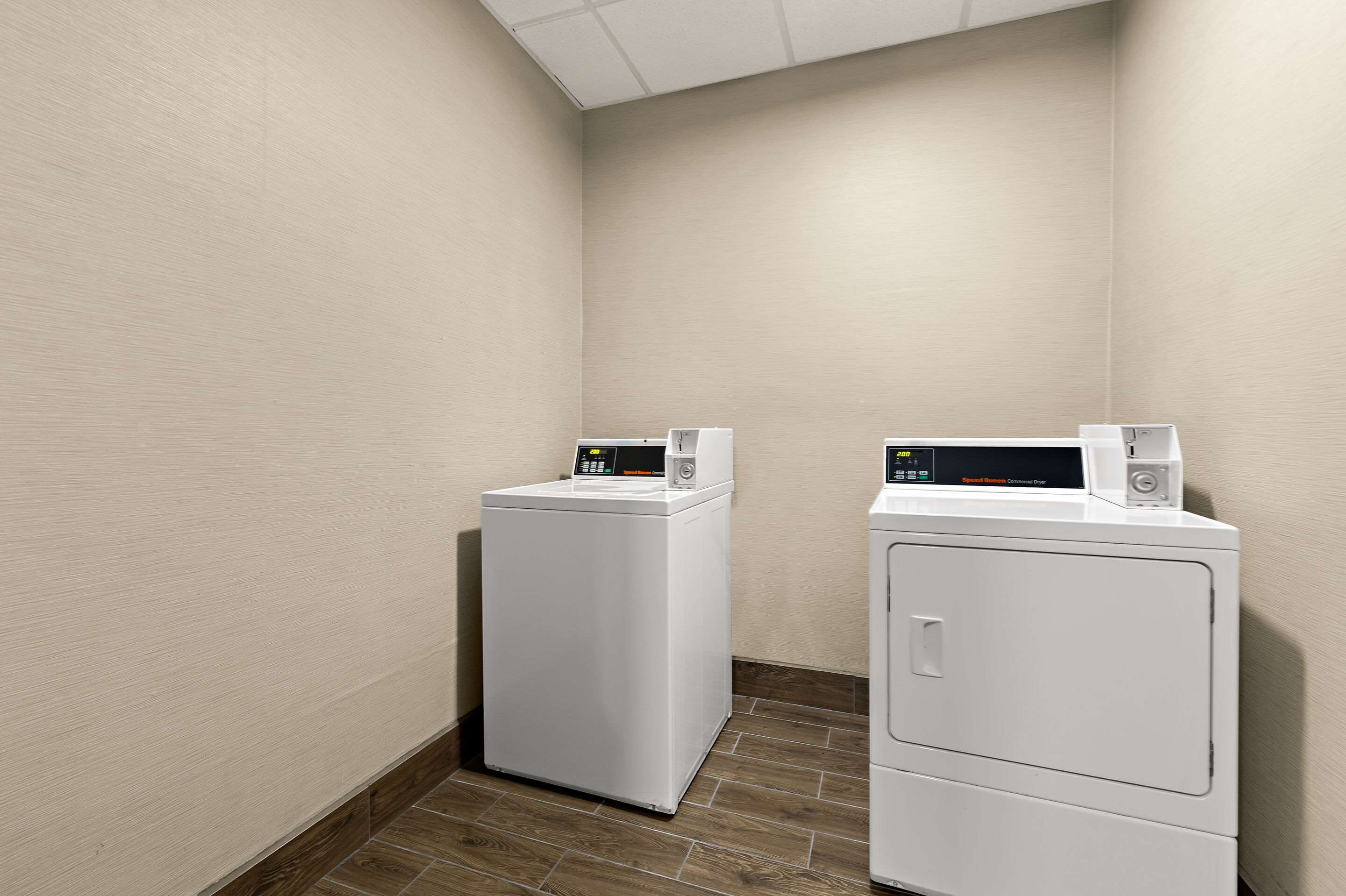 Guest laundry facilities | Comfort Suites Nashville