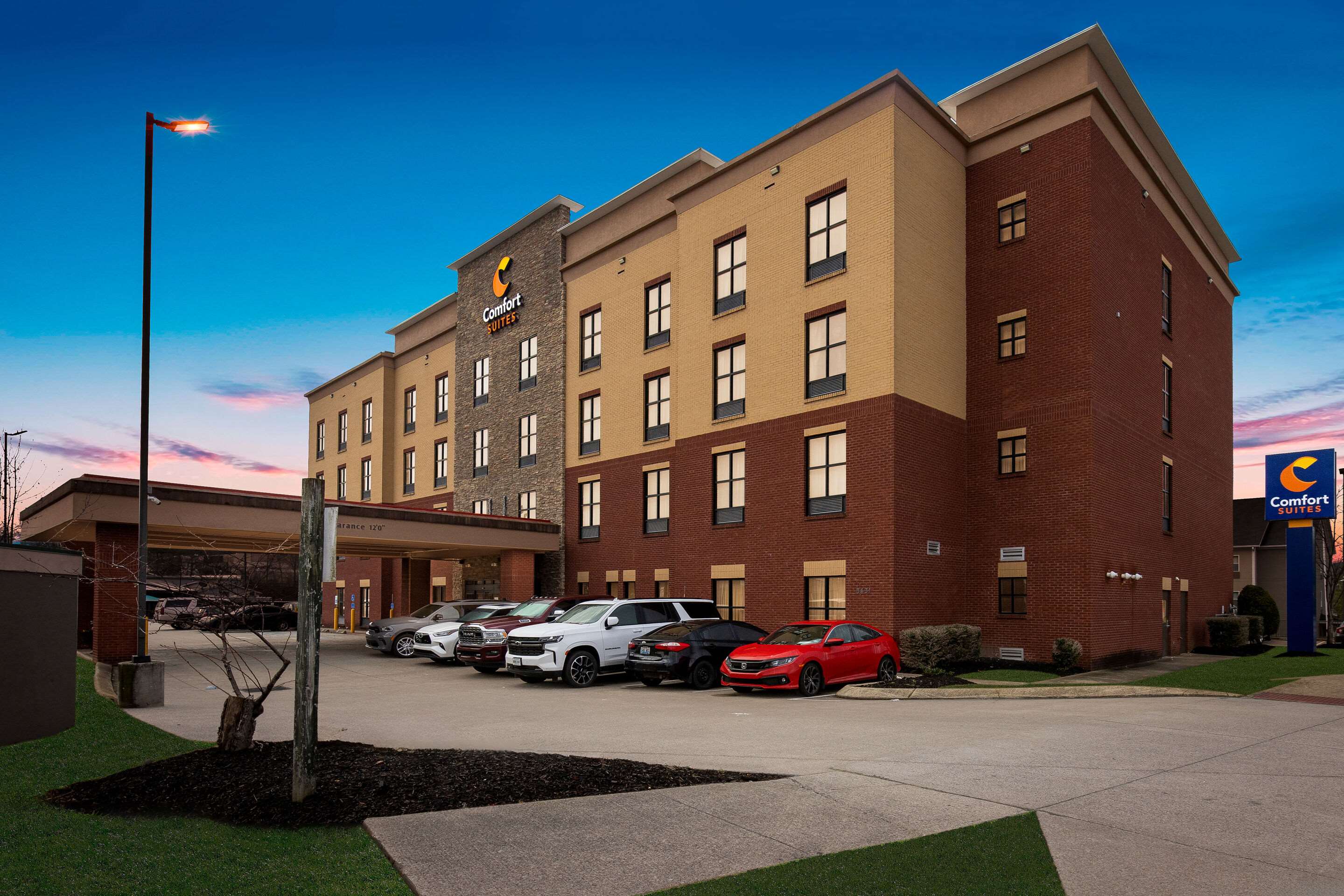 Twilight | Comfort Suites Nashville