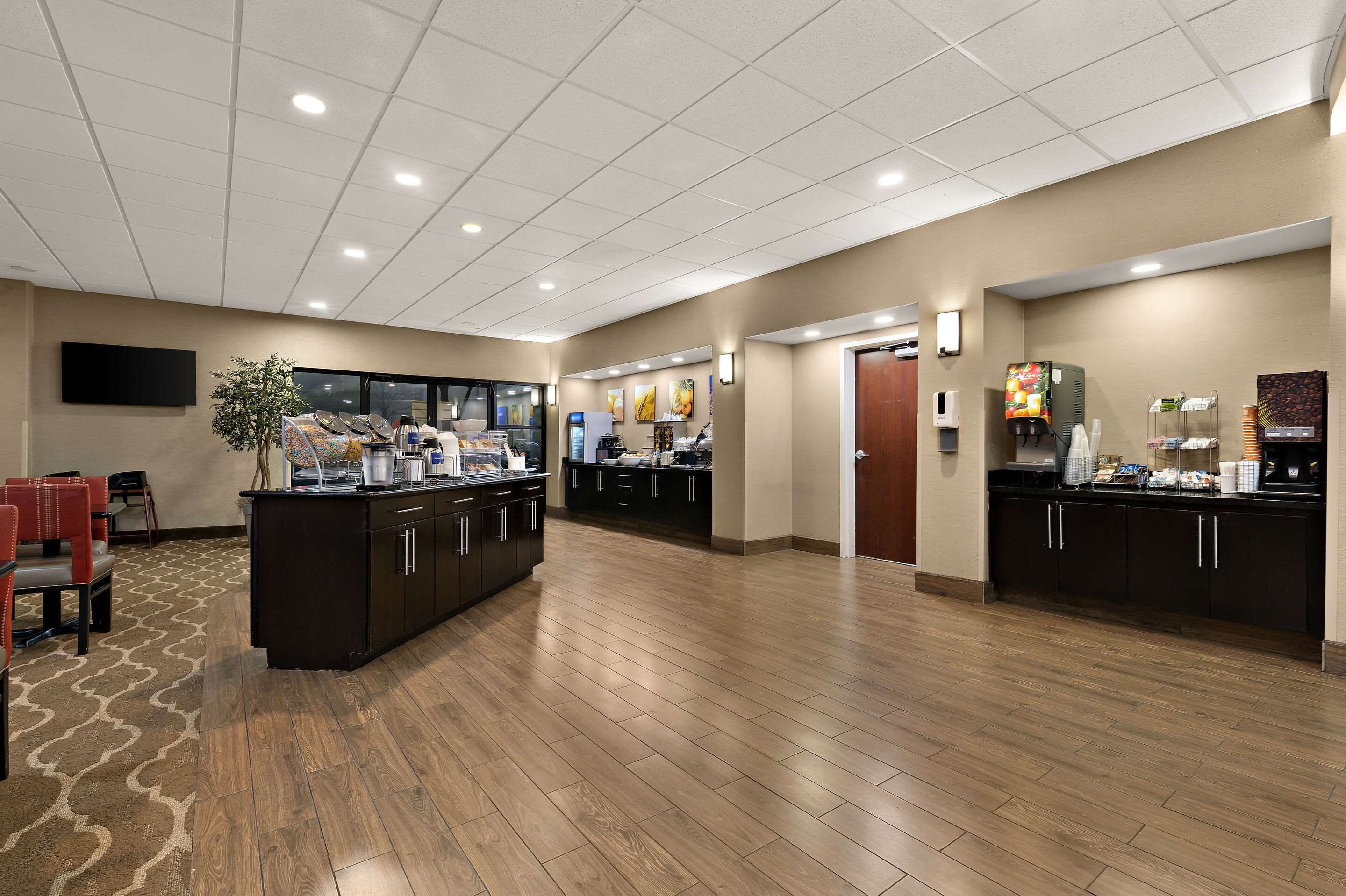Breakfast area | Comfort Suites Nashville
