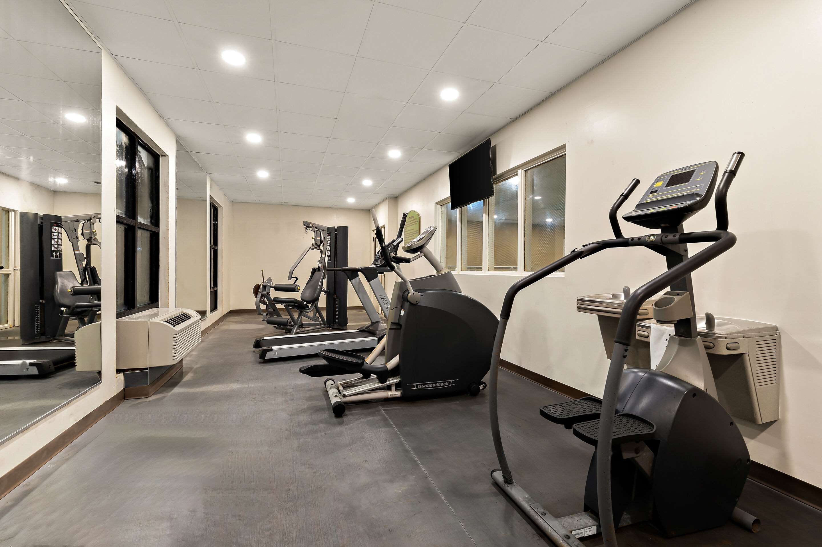 Fitness center | Comfort Suites Nashville
