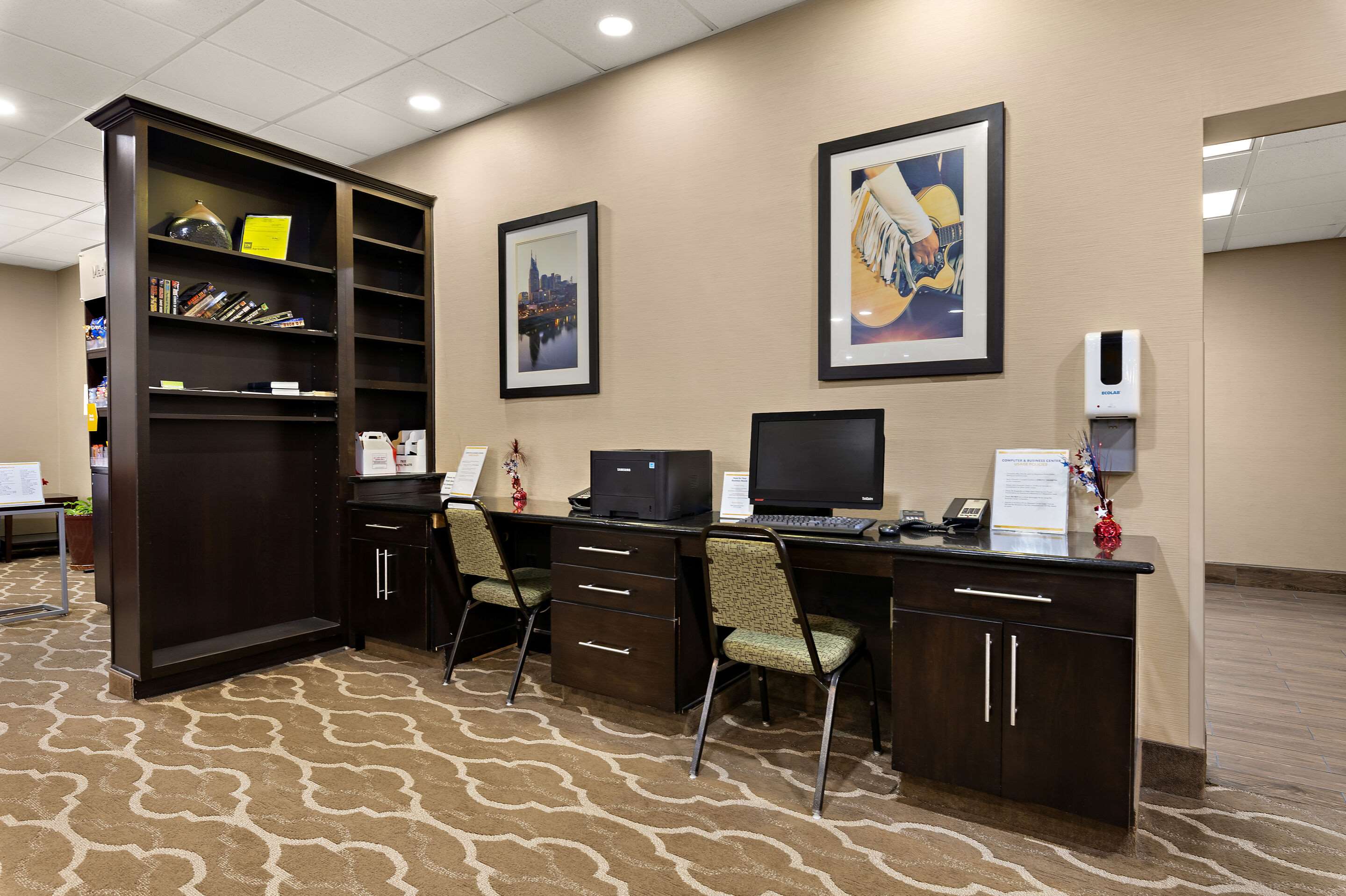 Computer in the lobby | Comfort Suites Nashville