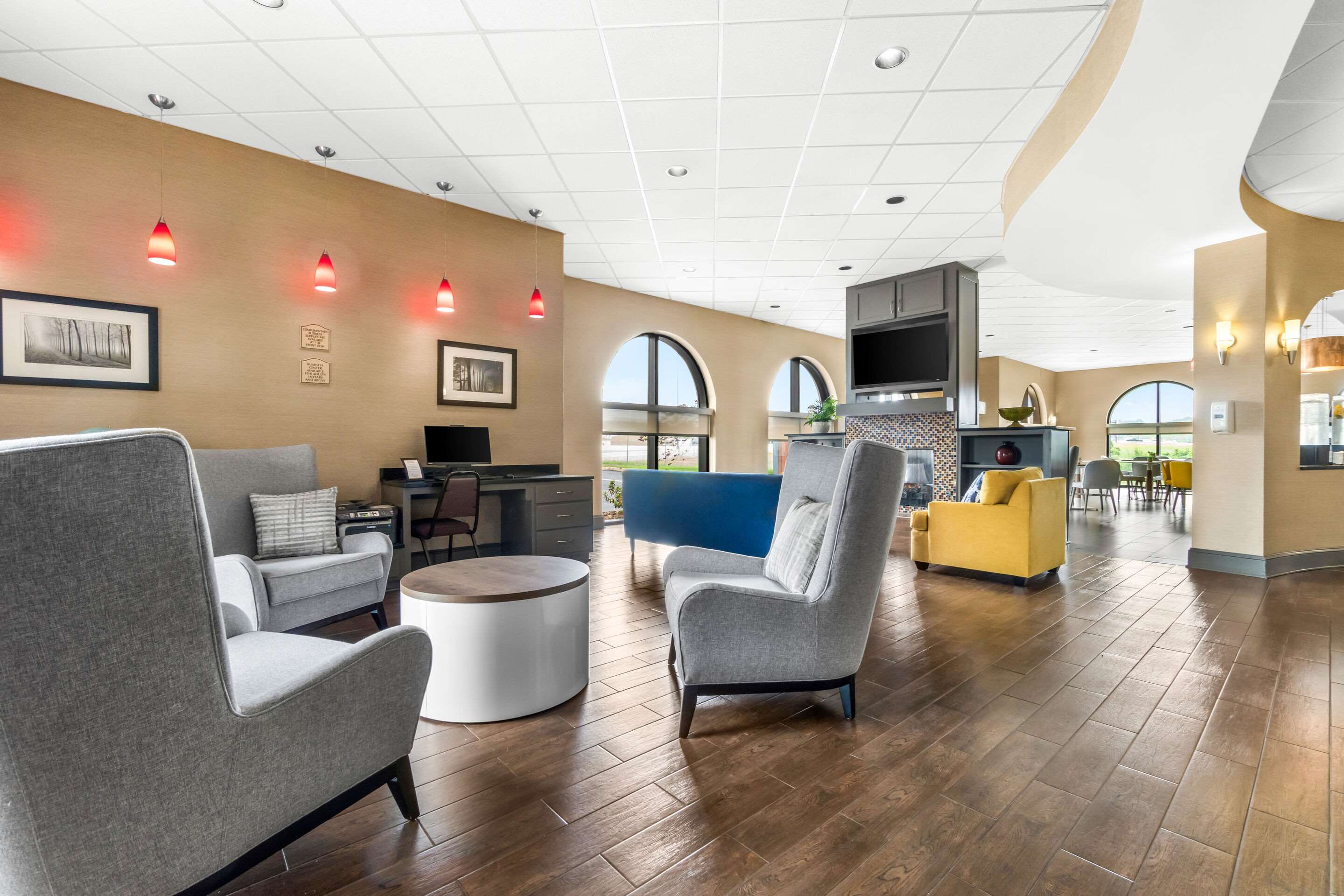 Hotel lobby | Comfort Suites Jackson I-40