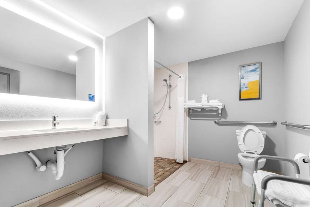 COMFORT SUITES JACKSON I-40-guestroom-Guest Room,Bathroom,On-Site.jpg