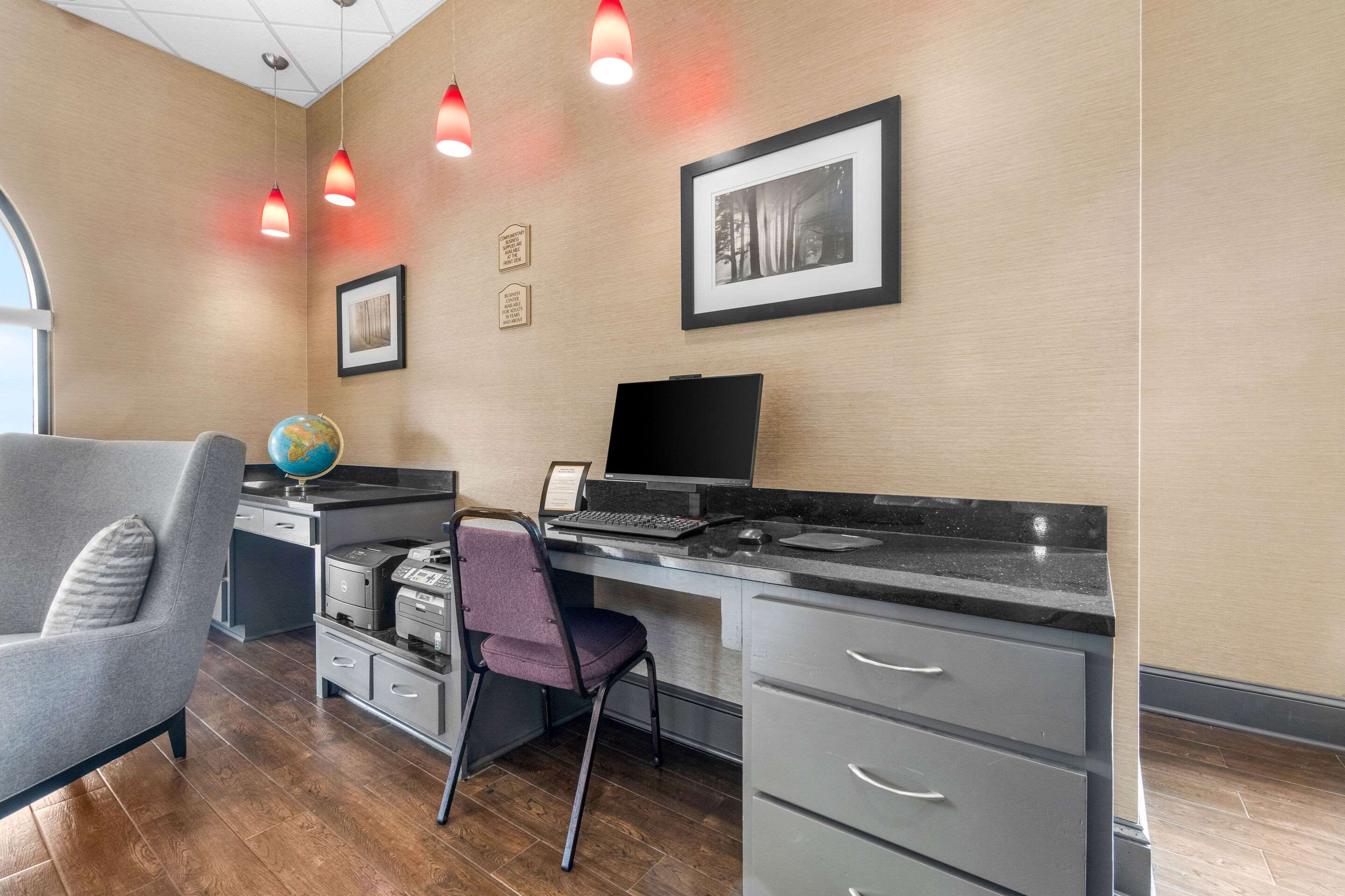 Computer in the lobby | Comfort Suites Jackson I-40