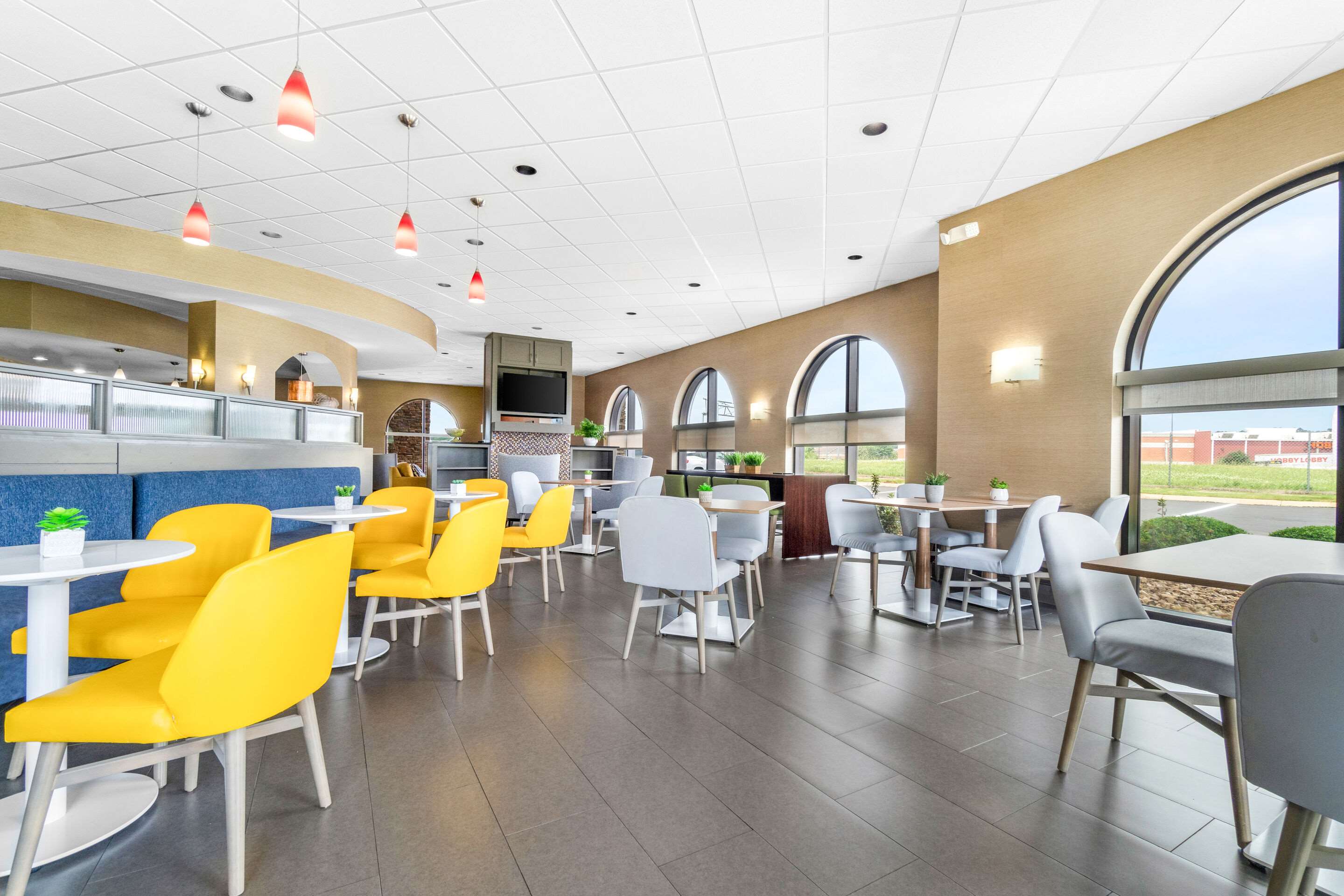Breakfast area | Comfort Suites Jackson I-40