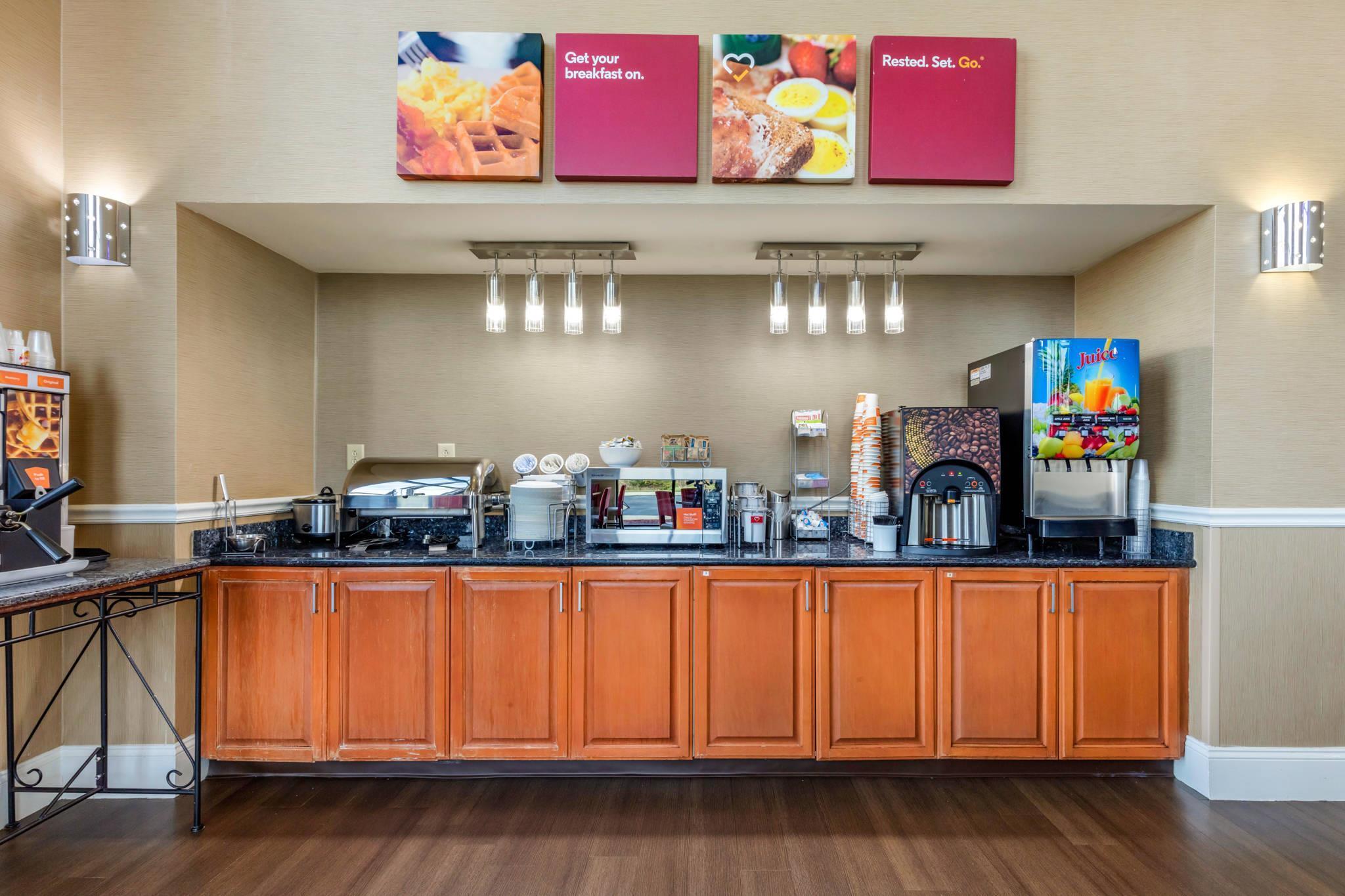Breakfast counter | Comfort Suites Smyrna
